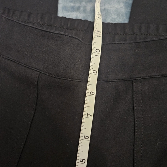 SPANX Black Leggings With Pockets! - Picture 6 of 7